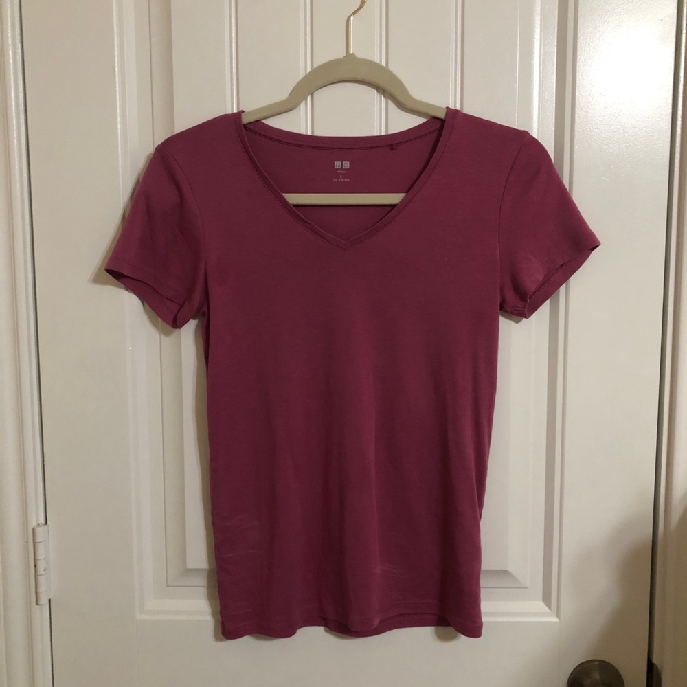 Supima Uniqlo v neck t-shirt size S